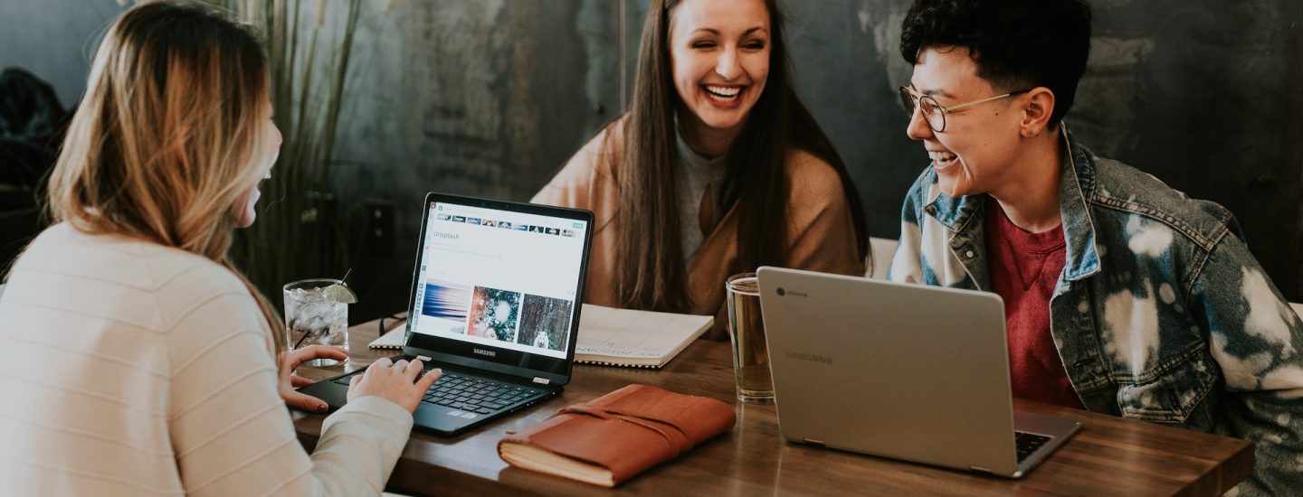Women working laptop microsoft office 365 IT support